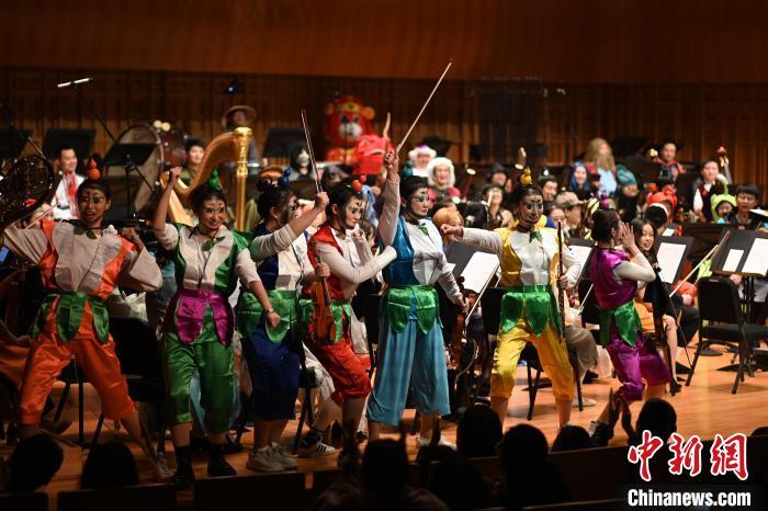 “音樂奇妙夜”西安上演歌者、樂手化身“卡通人”