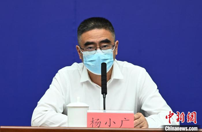 成都市政府副秘書長、市衛(wèi)健委主任楊小廣?！“苍?攝