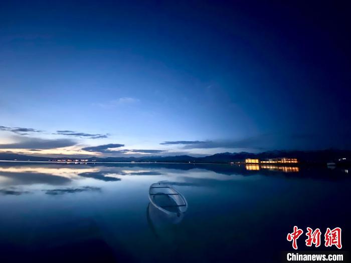 圖為茶卡天空壹號(hào)景區(qū)。　李江寧 攝