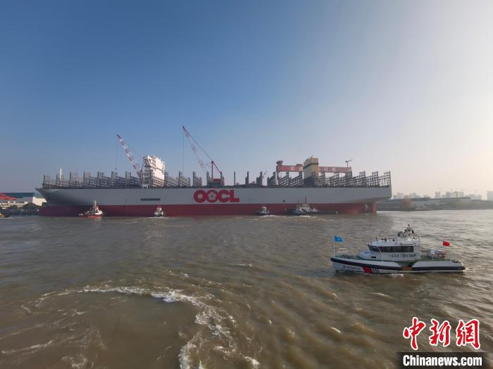 海巡艇在現(xiàn)場引導(dǎo)水上交通?！∧贤êＪ戮止﹫D