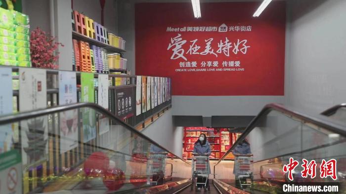 美特好從一家不足百平方米小店，一路發(fā)展成華北零售業(yè)領軍企業(yè)、中國百強商業(yè)連鎖集團、中國零售500強。　向上 攝