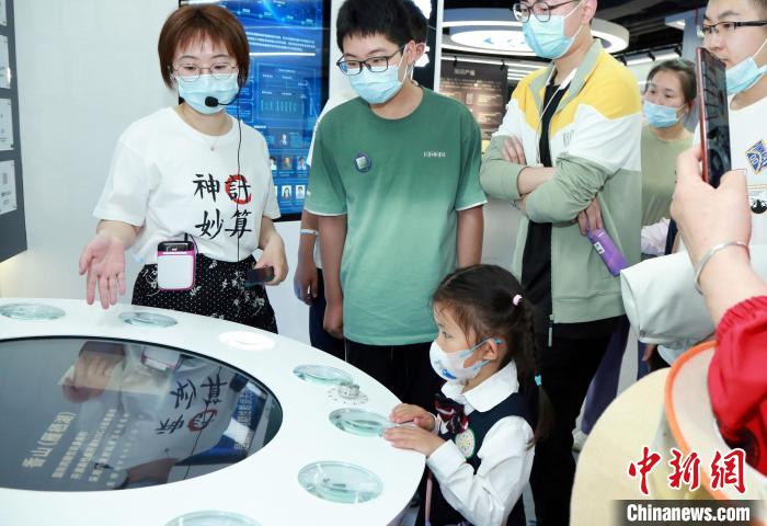 中科院公眾科學(xué)日：“科普盛宴”讓公眾“遇見(jiàn)科學(xué)、預(yù)見(jiàn)未來(lái)”