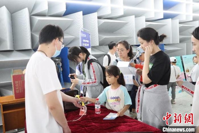 中科院聲學(xué)所公眾科學(xué)日活動(dòng)現(xiàn)場(chǎng)?！≈锌圃郝晫W(xué)所 供圖