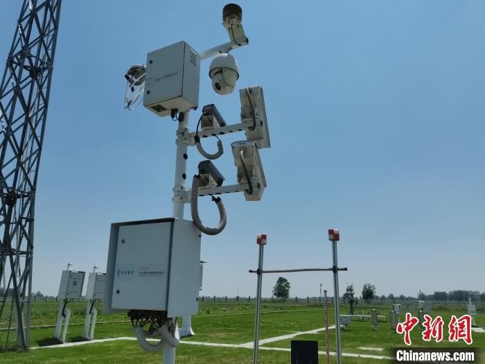 壽縣國(guó)家氣候觀象臺(tái)內(nèi)各種觀測(cè)設(shè)備。　吳然 攝