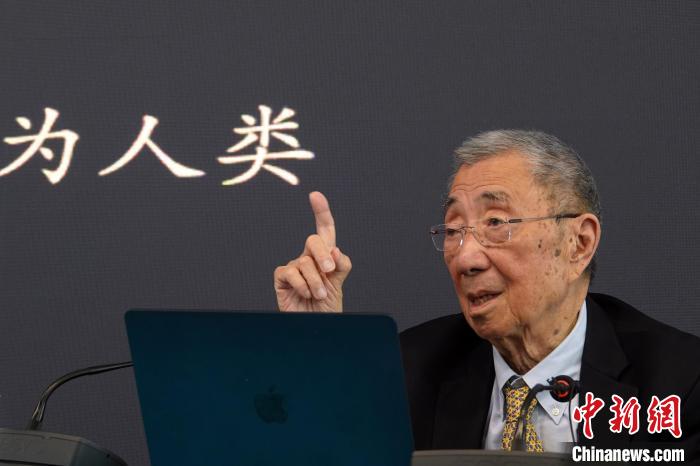 高能論壇上，丁肇中先生與現(xiàn)場(chǎng)聽(tīng)眾交流?！?lt;a target='_blank' href='/'><p  align=