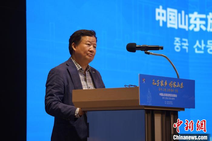 韓國(guó)一般旅游業(yè)協(xié)會(huì)副會(huì)長(zhǎng)白承弻致辭?！⑿?攝