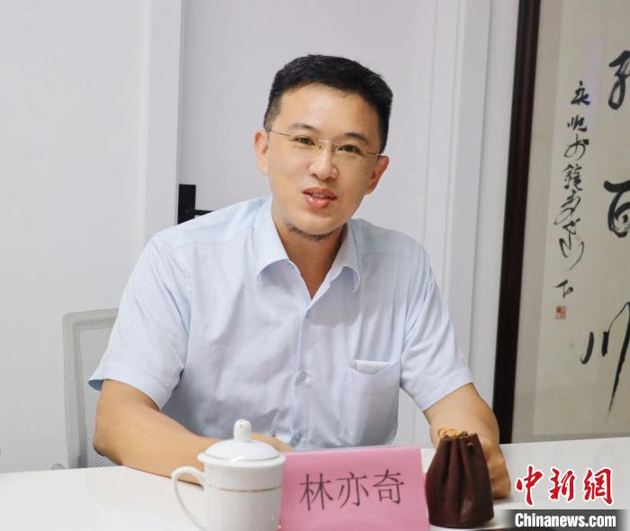 臺(tái)灣創(chuàng)新聯(lián)合建筑協(xié)會(huì)理事長(zhǎng)林亦奇講述設(shè)立驛站愿景。　吳允杰 攝