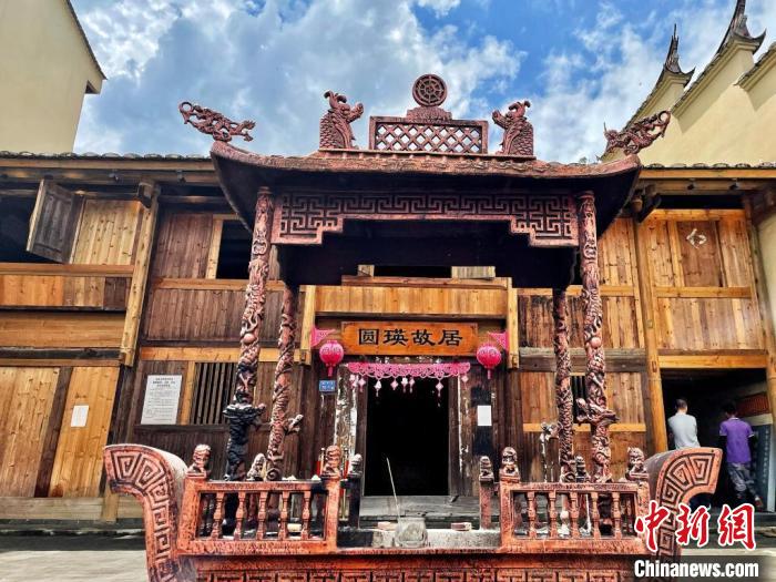 臺(tái)灣上趣開(kāi)新團(tuán)隊(duì)入駐古田縣平湖鎮(zhèn)端上村，以“圓瑛法師故里”為主題打造愛(ài)國(guó)禪意村。　呂巧琴 攝