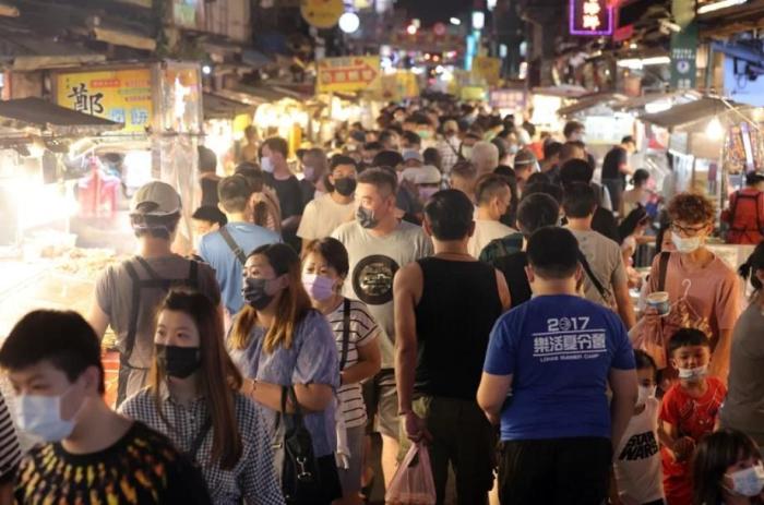 冰粉、雙皮奶、螺螄粉……臺網(wǎng)友發(fā)帖：臺灣街頭越來越多大陸小吃