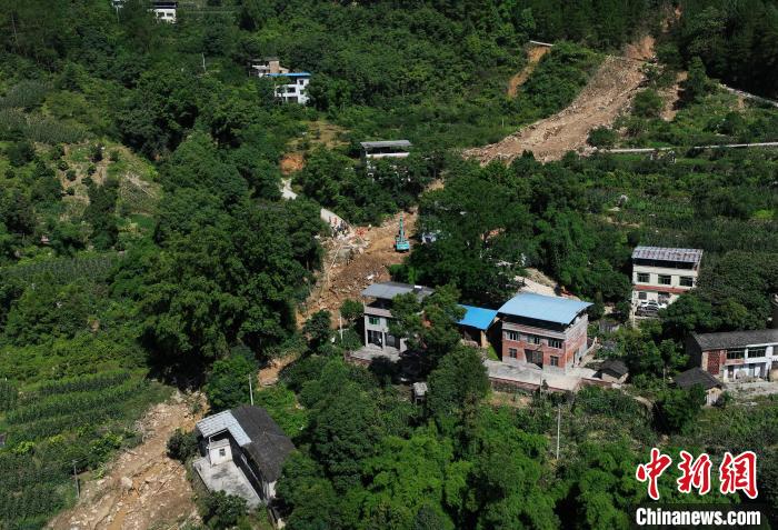 圖為航拍重慶萬州救援現(xiàn)場?！￡惓?攝