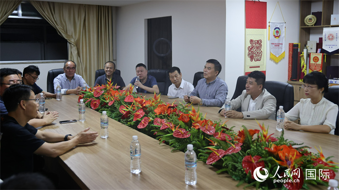 與會代表進(jìn)行座談交流。（人民網(wǎng)記者  時元皓攝）