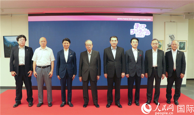 主辦方代表合影。人民網(wǎng) 許可攝