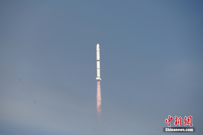 北京時(shí)間2023年8月9日6時(shí)53分，我國(guó)在太原衛(wèi)星發(fā)射中心使用長(zhǎng)征二號(hào)丙運(yùn)載火箭，成功將環(huán)境減災(zāi)二號(hào)06星發(fā)射升空，衛(wèi)星順利送入預(yù)定軌道，發(fā)射任務(wù)獲得圓滿(mǎn)成功。此次任務(wù)是長(zhǎng)征系列運(yùn)載火箭第482次飛行。馮陽(yáng) 攝