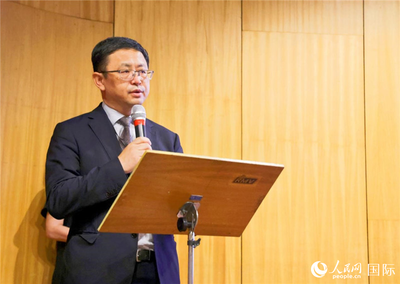 中國駐里約熱內盧總領事館商務參贊徐元勝發(fā)表致辭。人民網記者 陳海琪攝