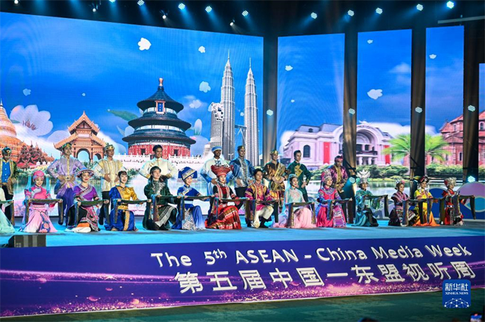 10月21日，在馬來西亞行政首都普特拉賈亞，演員在第五屆中國—東盟視聽周開幕活動上表演。新華社記者 程一恒 攝
