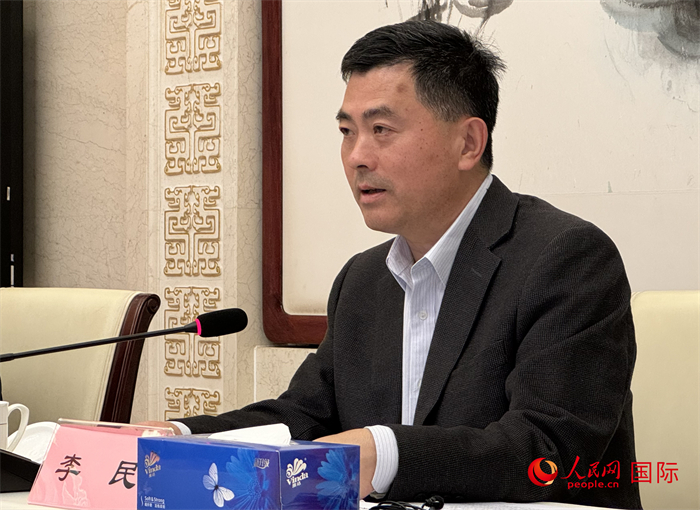 10月31日，歐美同學(xué)會(huì)秘書長李民在第五屆中法文化論壇媒體吹風(fēng)會(huì)上講話。（人民網(wǎng) 謝瑩攝）