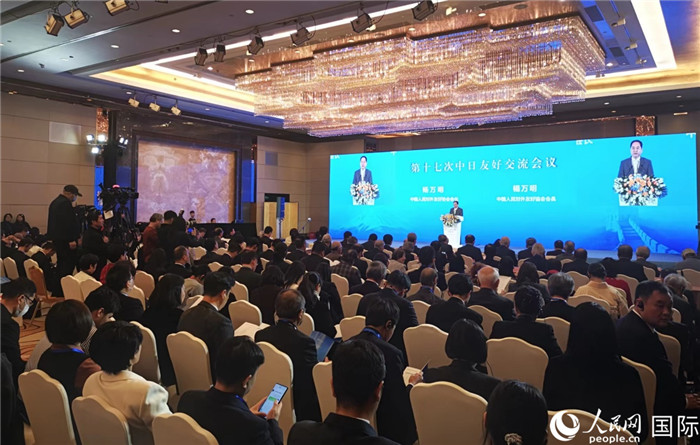 與會(huì)嘉賓合影留念。人民網(wǎng)記者 陳建軍攝