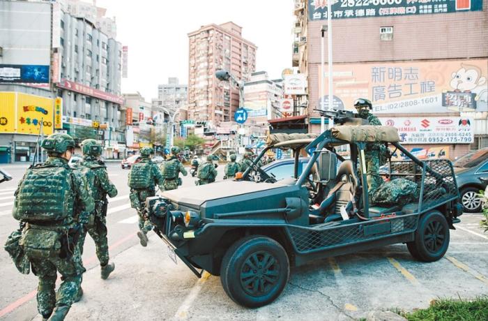 圖為2021年臺陸軍特種作戰(zhàn)指揮部在演習(xí)。圖片來源：臺灣《中國時報》。