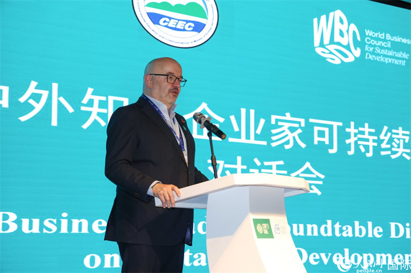 世界可持續(xù)發(fā)展工商理事會會長兼主席貝德凱致辭。人民網(wǎng)記者任皓宇攝