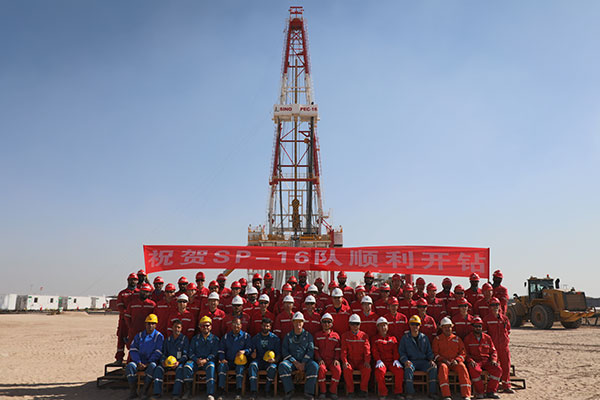 12月25日，中石化國工科威特分公司SINOPEC-16隊(duì)在科威特北部油區(qū)順利開鉆。中石化供圖