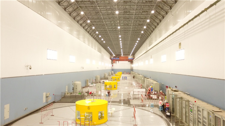 卡魯瑪水電站發(fā)電機(jī)組。王劍攝