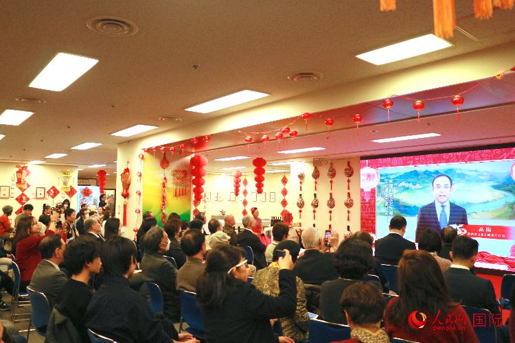 2月9日，“喜迎龍年·品味陜西”——2024新春迎福（展）聯(lián)歡會(huì)暨陜西文化年在東京中國文化中心拉開帷幕。人民網(wǎng) 許可攝