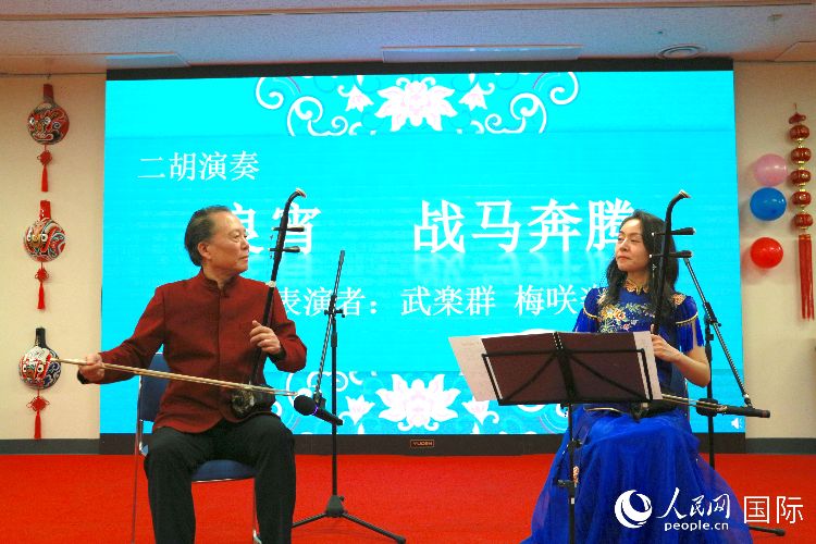 二胡合奏。人民網(wǎng) 許可攝