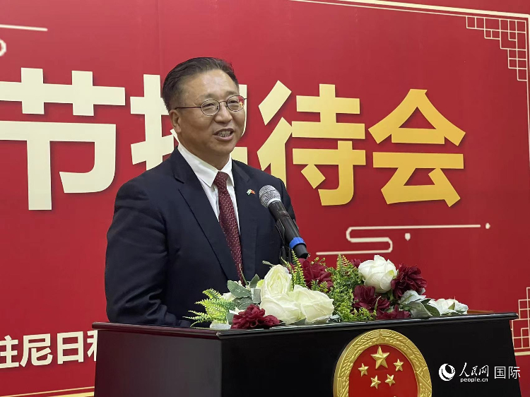 中國(guó)駐尼日利亞大使崔建春致辭。人民網(wǎng)記者 姜宣攝