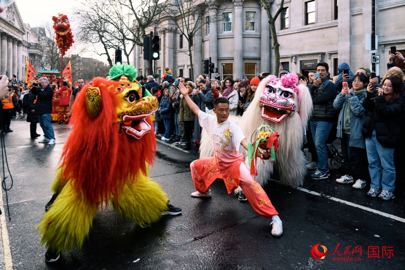倫敦新春慶典現(xiàn)場。人民網(wǎng) 郭錦標(biāo)、楊浩鵬攝