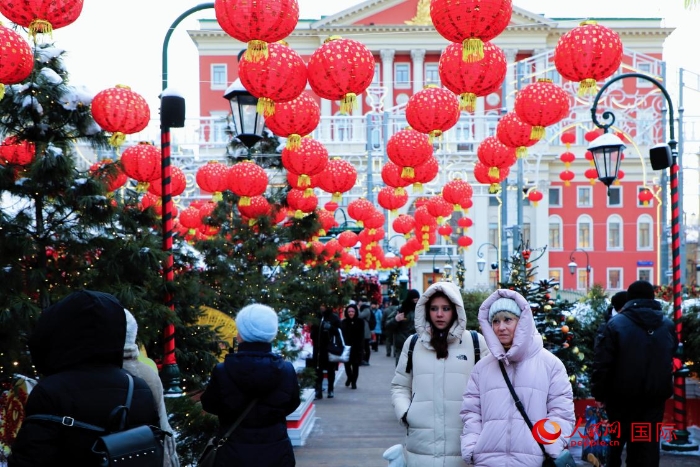 俄羅斯民眾在活動現(xiàn)場參觀游玩。人民網(wǎng)記者 隋鑫攝