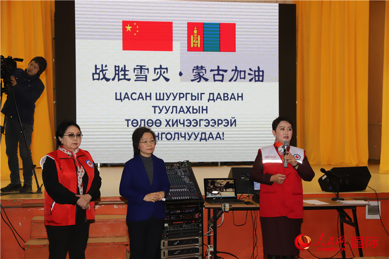 3月18日，巴特策策格（右）外長致辭。人民網(wǎng)記者 霍文攝