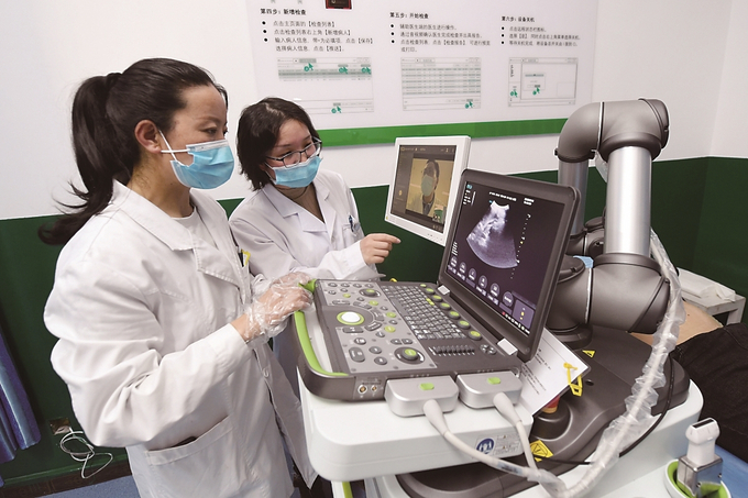 江蘇援藏投資三百萬元在林周縣人民醫(yī)院建設了拉薩市首臺套遠程超聲診斷系統(tǒng)。 本報記者 萬程鵬 攝