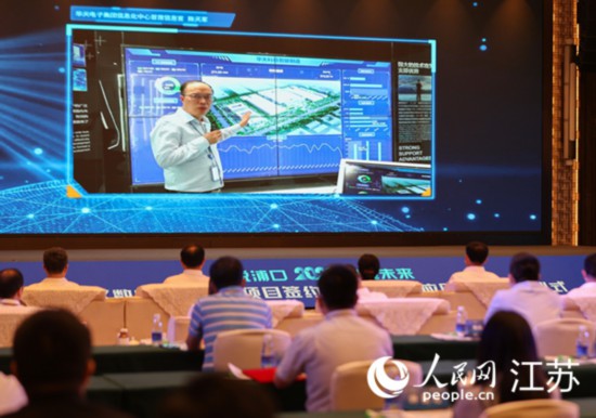 圖為浦口區(qū)集成電路企業(yè)介紹智能制造系統(tǒng)。浦口區(qū)委宣傳部供圖