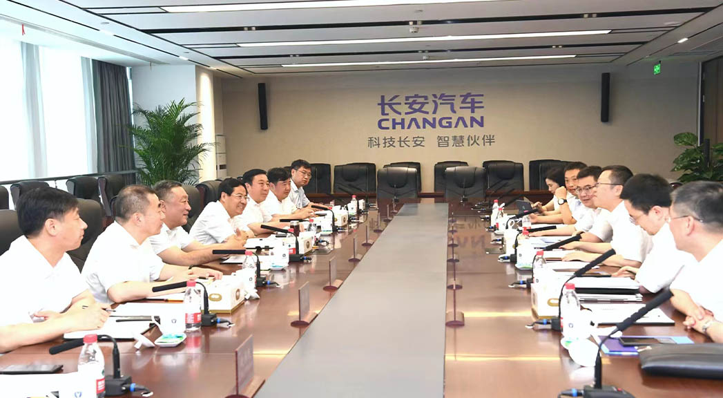 張濤帶隊赴重慶對接洽談項目。 白永民攝