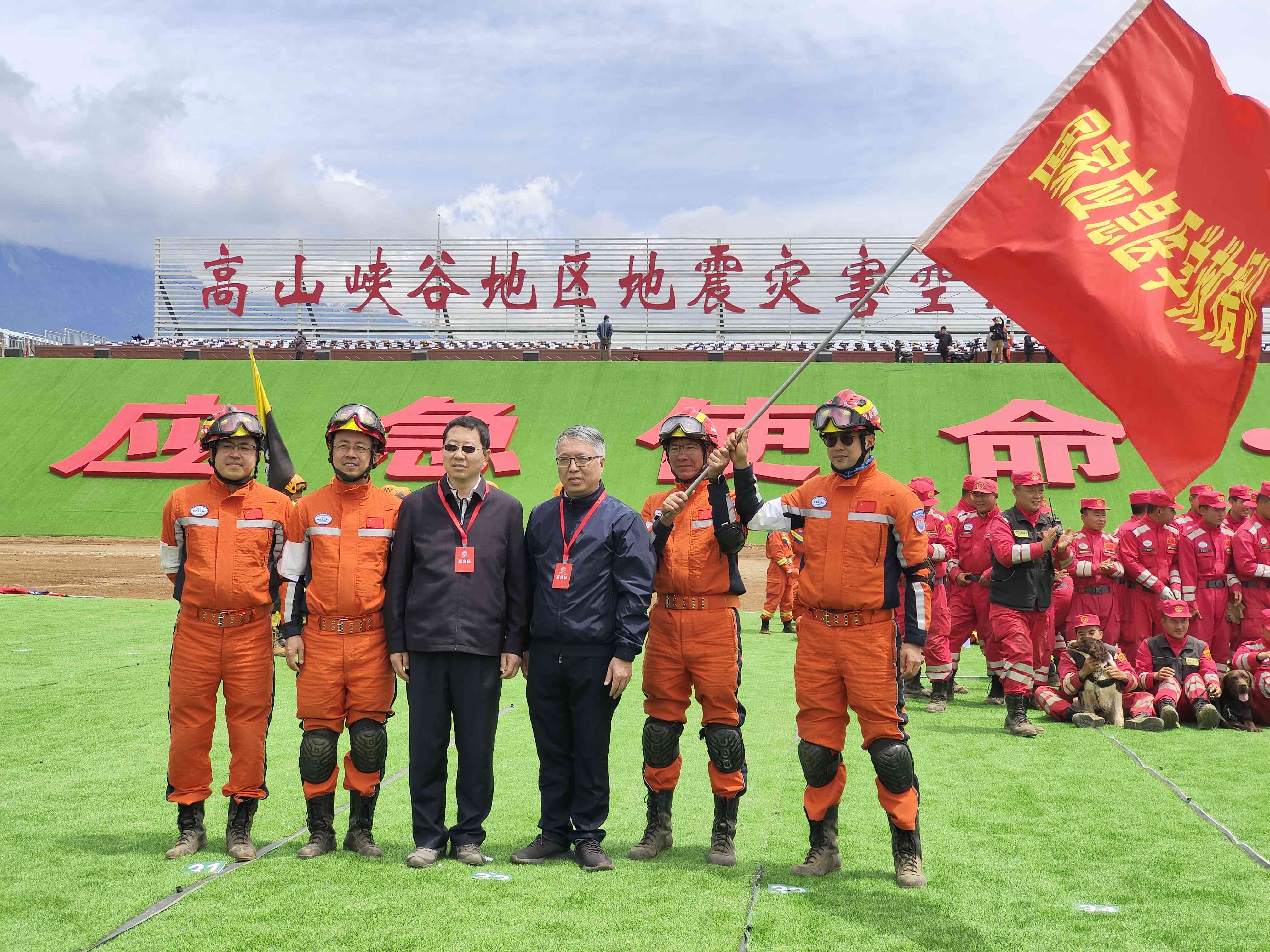 呂國忠以總領(lǐng)隊身份，帶領(lǐng)國家應(yīng)急醫(yī)學(xué)救援隊演練。受訪者供圖