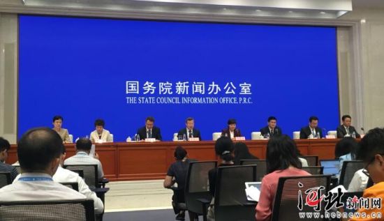8月26日，國務院新聞辦召開國務院政策例行吹風會。圖為吹風會現場。 記者李巍攝