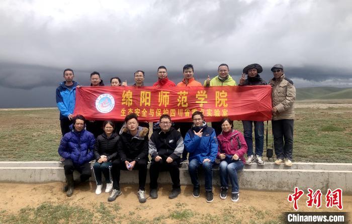 圖為綜合考察團(tuán)野外調(diào)查組在西藏安多縣。西藏那曲市林業(yè)和草原局供圖