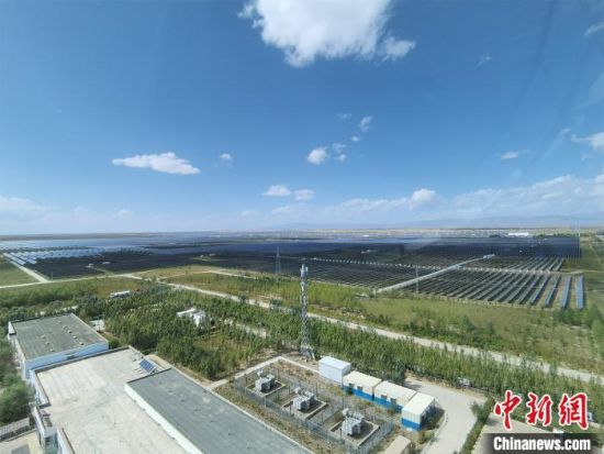 圖為塔拉灘光伏產(chǎn)業(yè)園區(qū)?！∑钤鲚怼z