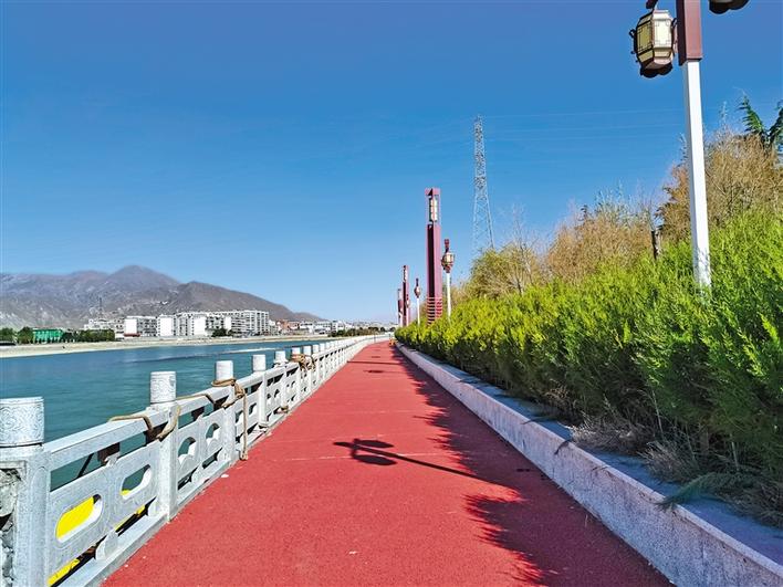 圖為濱河體育公園自行車車道。.jpg