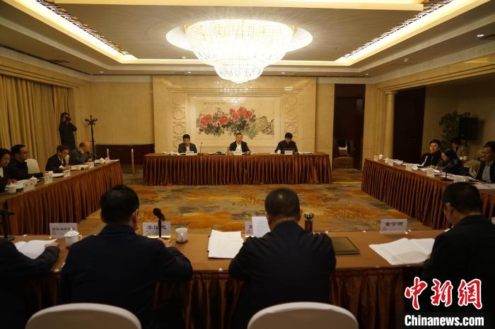圖為座談會現(xiàn)場?！∨擞隄?攝