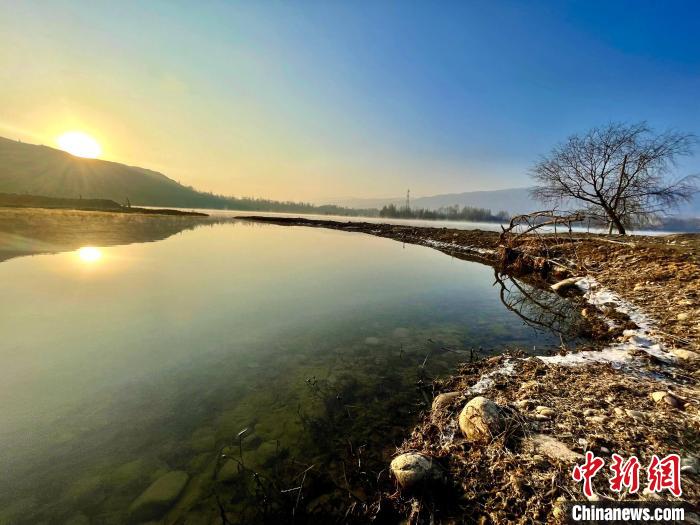 圖為青海省化隆縣黃河濕地景色?！±钣穹?攝