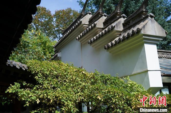 圖為西寧園林植物園內(nèi)的蘇式風(fēng)格建筑?！●R銘言 攝