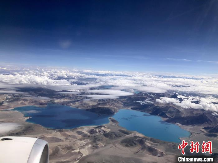 西藏阿里到拉薩航班途經(jīng)的高原湖泊?！?lt;a target='_blank' href='/'><p  align=