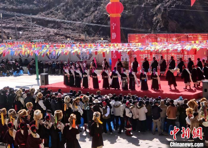 文藝活動(dòng)全景?！∶⒖悼h委宣傳部供圖