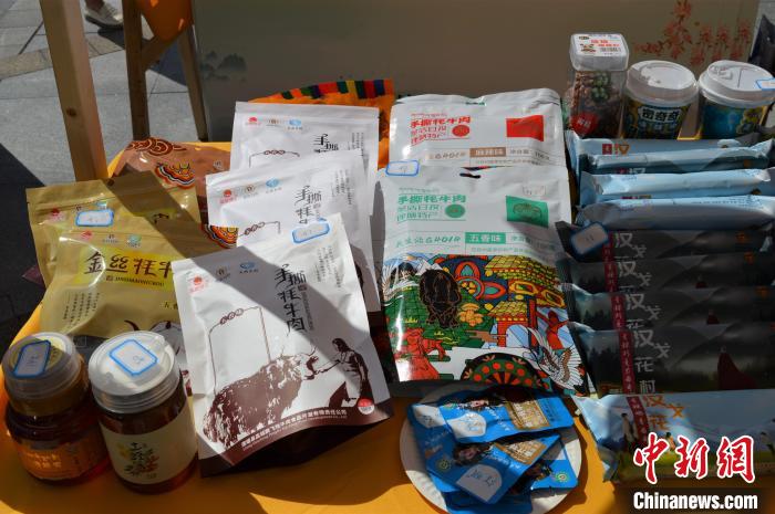 推介活動上的農(nóng)特產(chǎn)品展示。　朱凌捷 攝