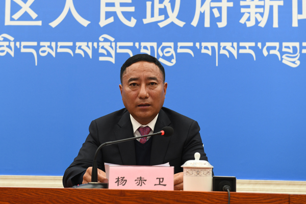 楊赤衛(wèi) 林芝市常委、政府副市長.JPG