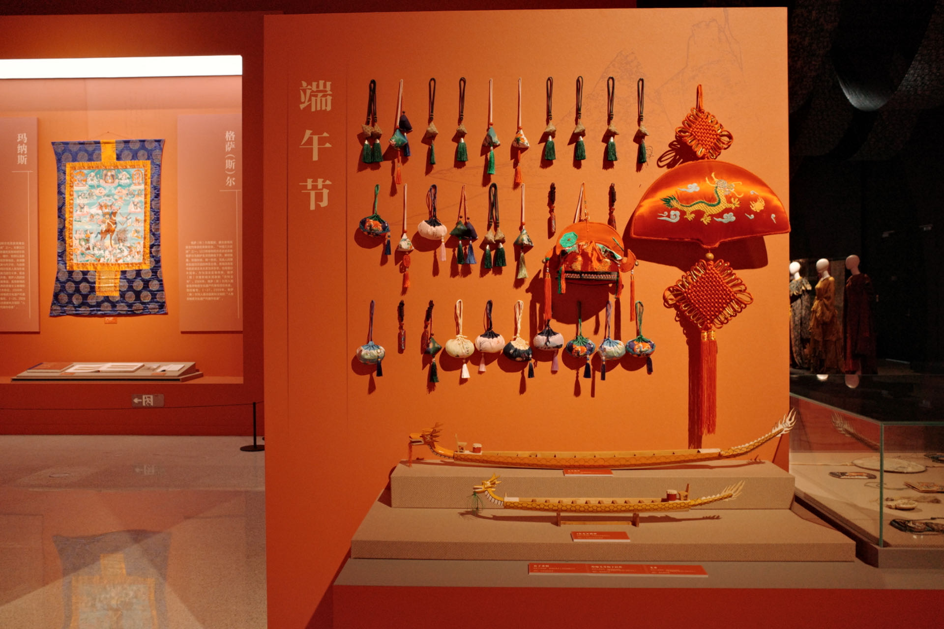 “氣象萬千——中國非遺保護實踐主題展”展示了端午節(jié)主題的非遺。人民網(wǎng)記者 劉微攝