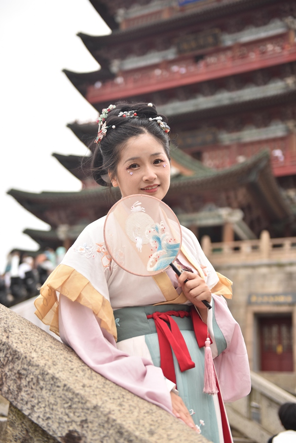 南昌滕王閣“古風(fēng)游”。受訪者供圖