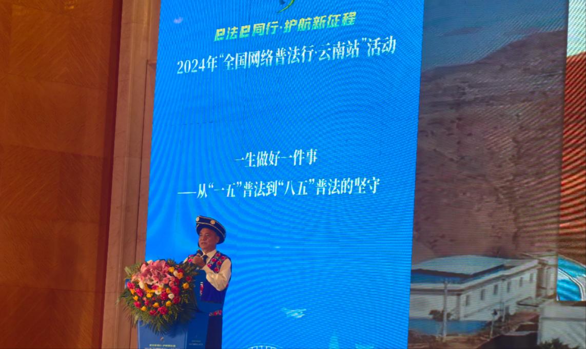 李學平分享普法的故事。人民網(wǎng)記者 孝金波攝