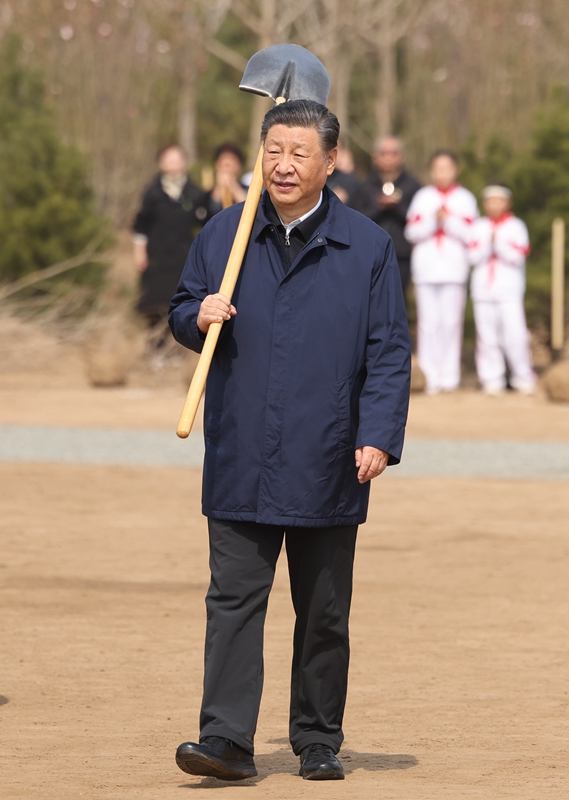 2024年4月3日，習(xí)近平總書記來到北京市通州區(qū)潞城鎮(zhèn)參加首都義務(wù)植樹活動(dòng)。